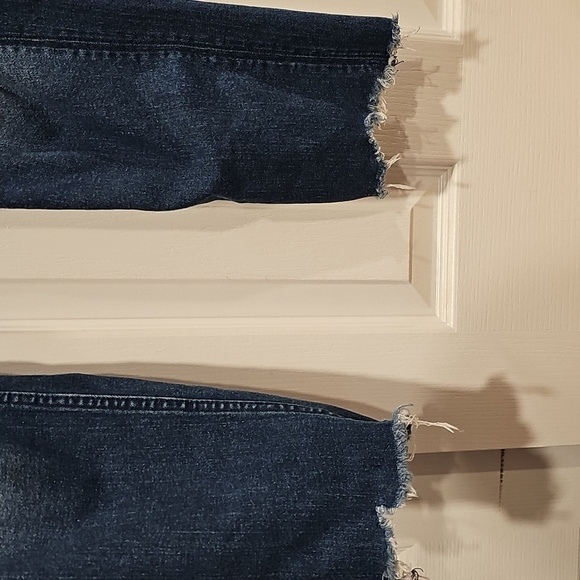 Hudson Collin Flap Skinny Crop Distressed Jeans Color DKBL Size 28 EUC MSRP $195 - Picture 5 of 11